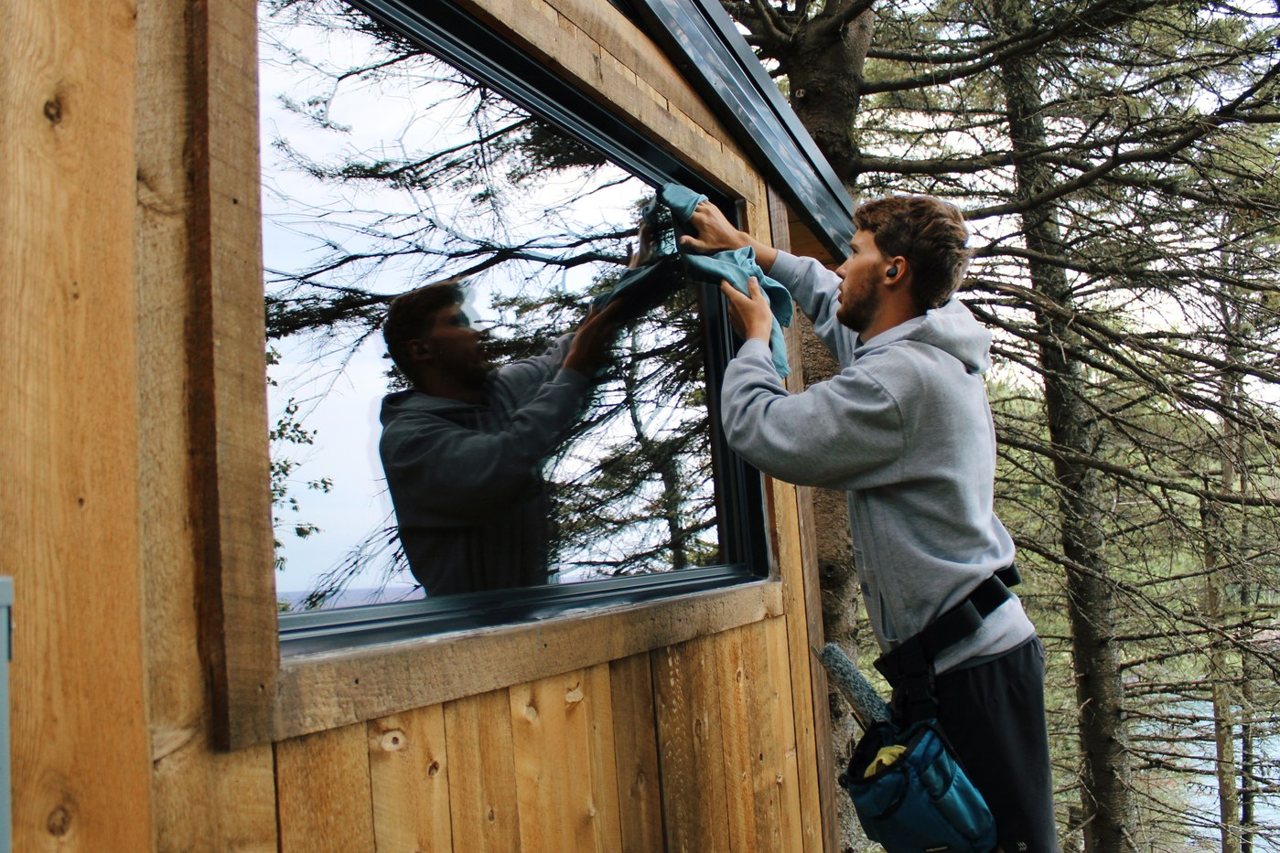 Clear Vue crew at work: lakecabin squeegee wide